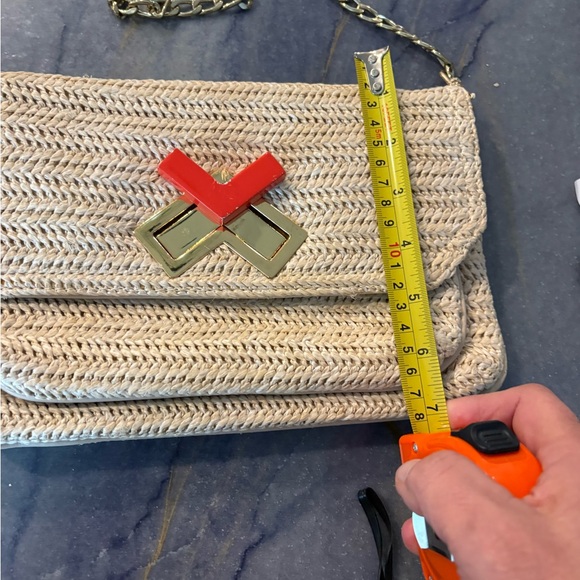 Stylish Cream Crossbody Bag - Picture 3 of 6